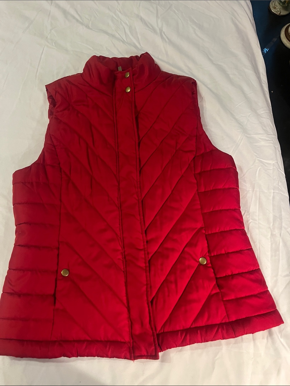 Jones New York Red Quilted Puffer Vest with Snap Pockets